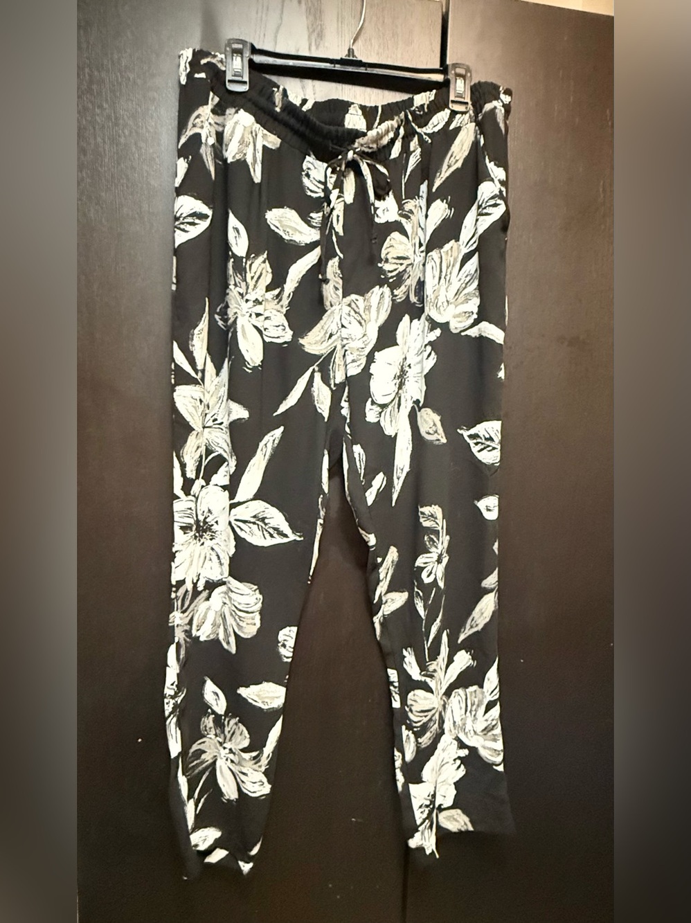 Black & White Floral Drawstring Relaxed Leg Pants - Women